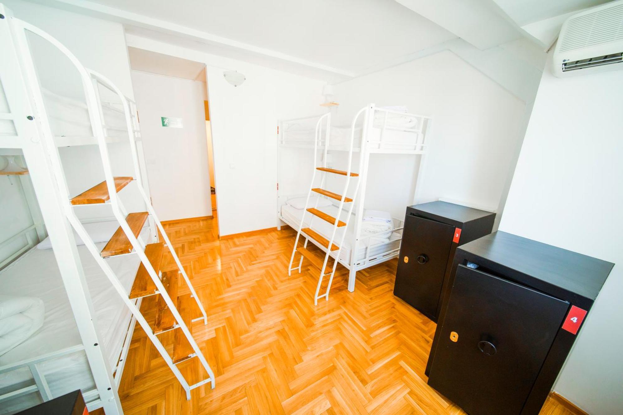 New Generation Hostel Prague Center エクステリア 写真